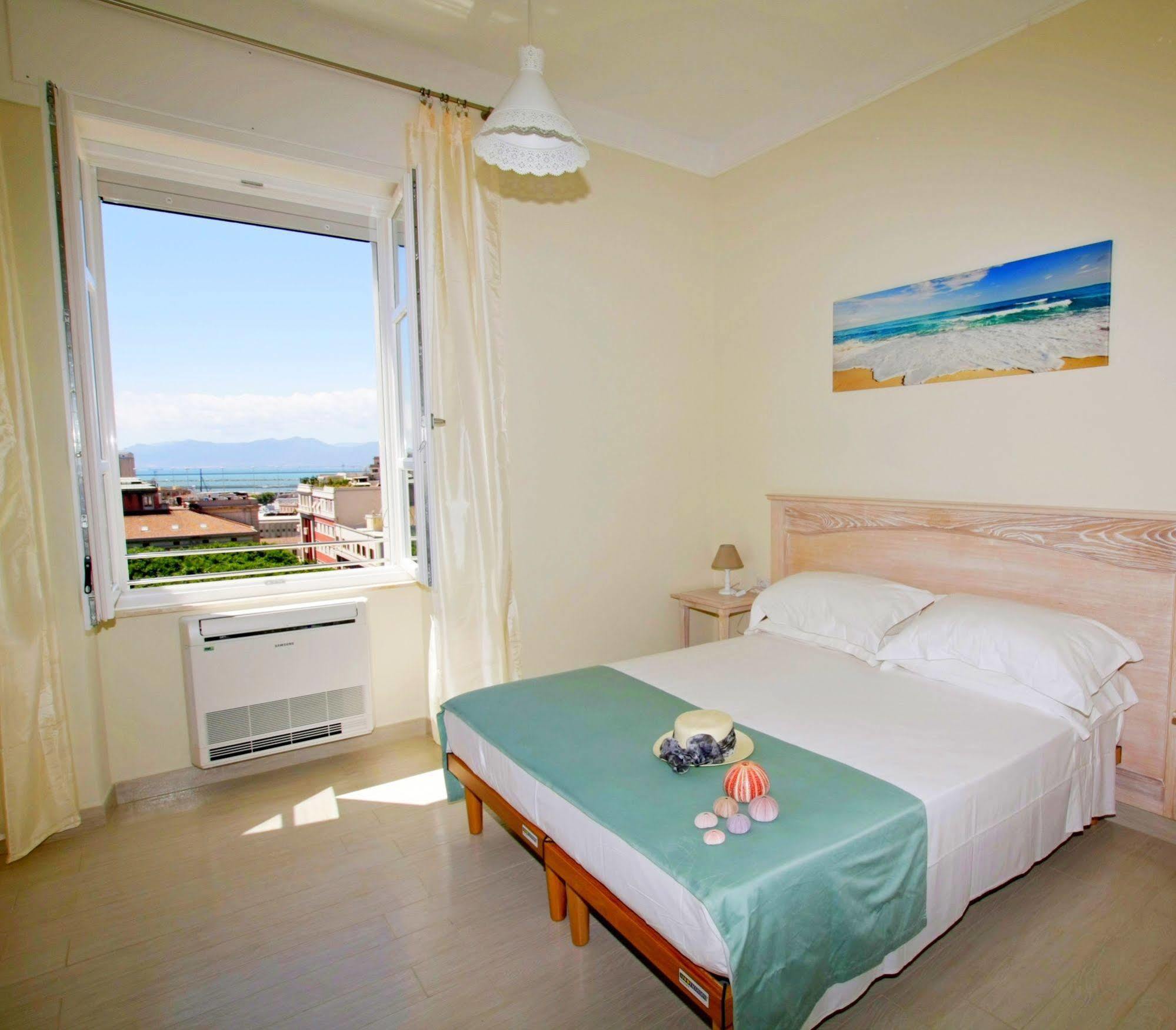 Brezza Marina Luxury Rooms Кальярі Екстер'єр фото