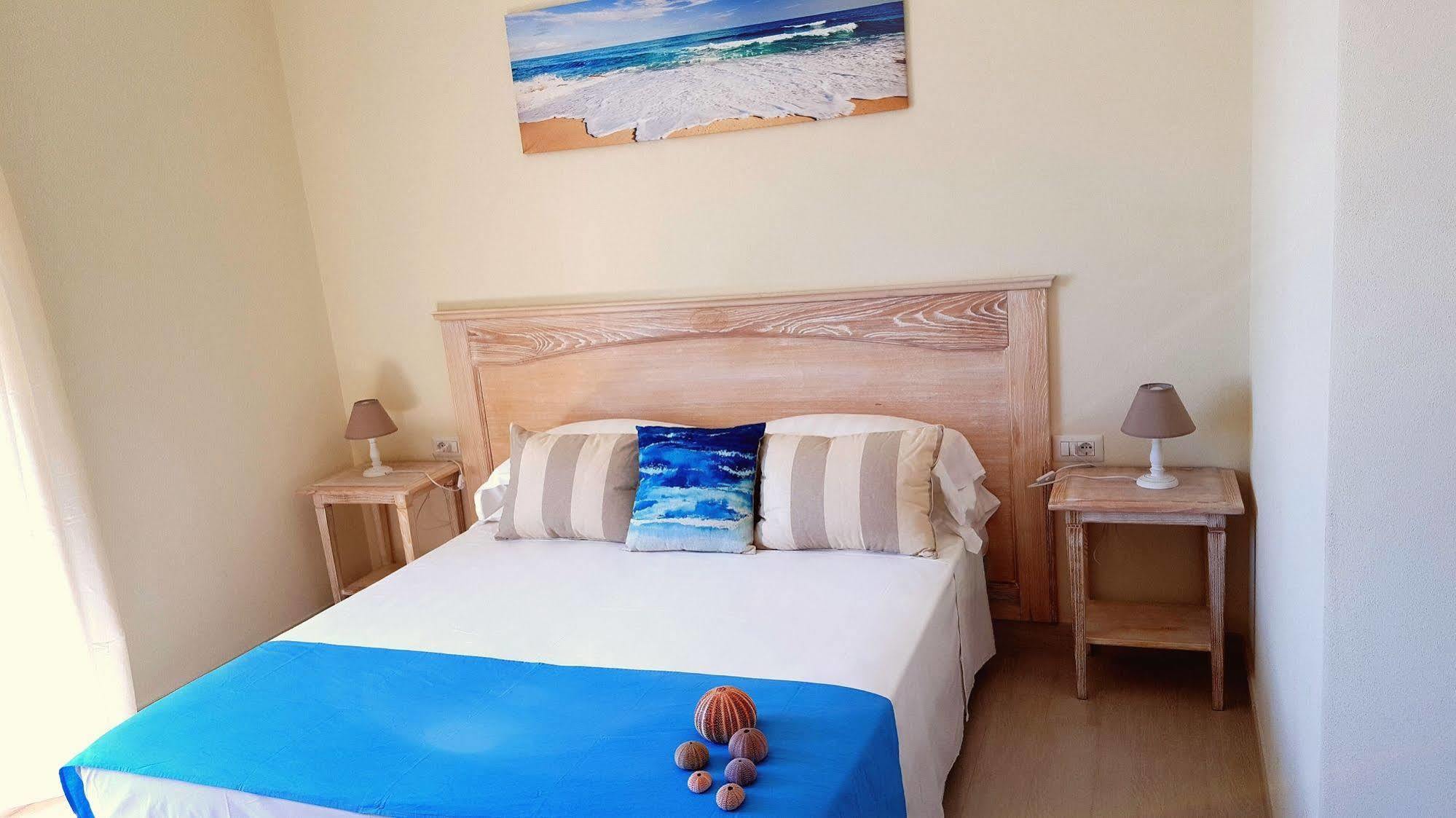 Brezza Marina Luxury Rooms Кальярі Екстер'єр фото